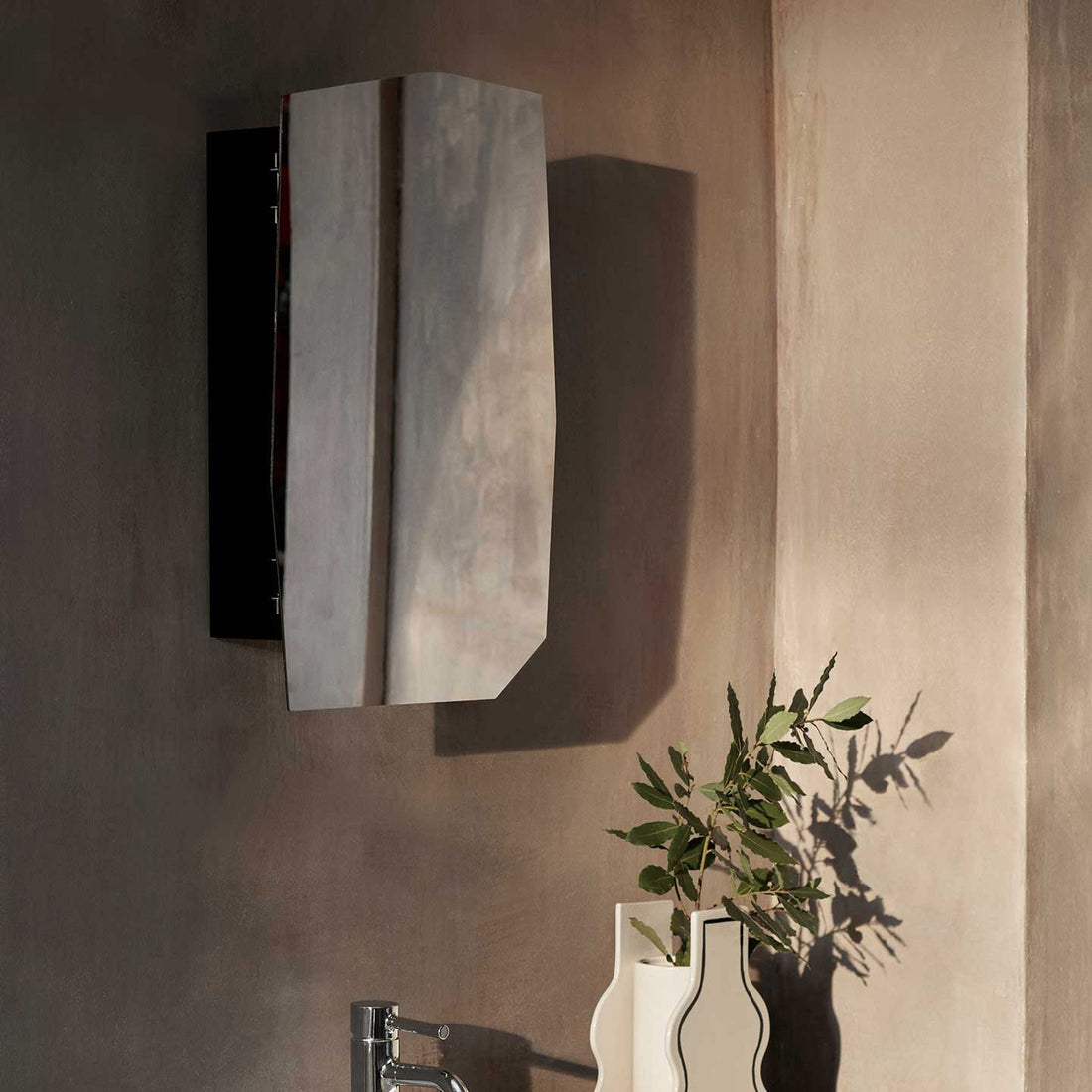 Shard Mirror Cabinet - Black