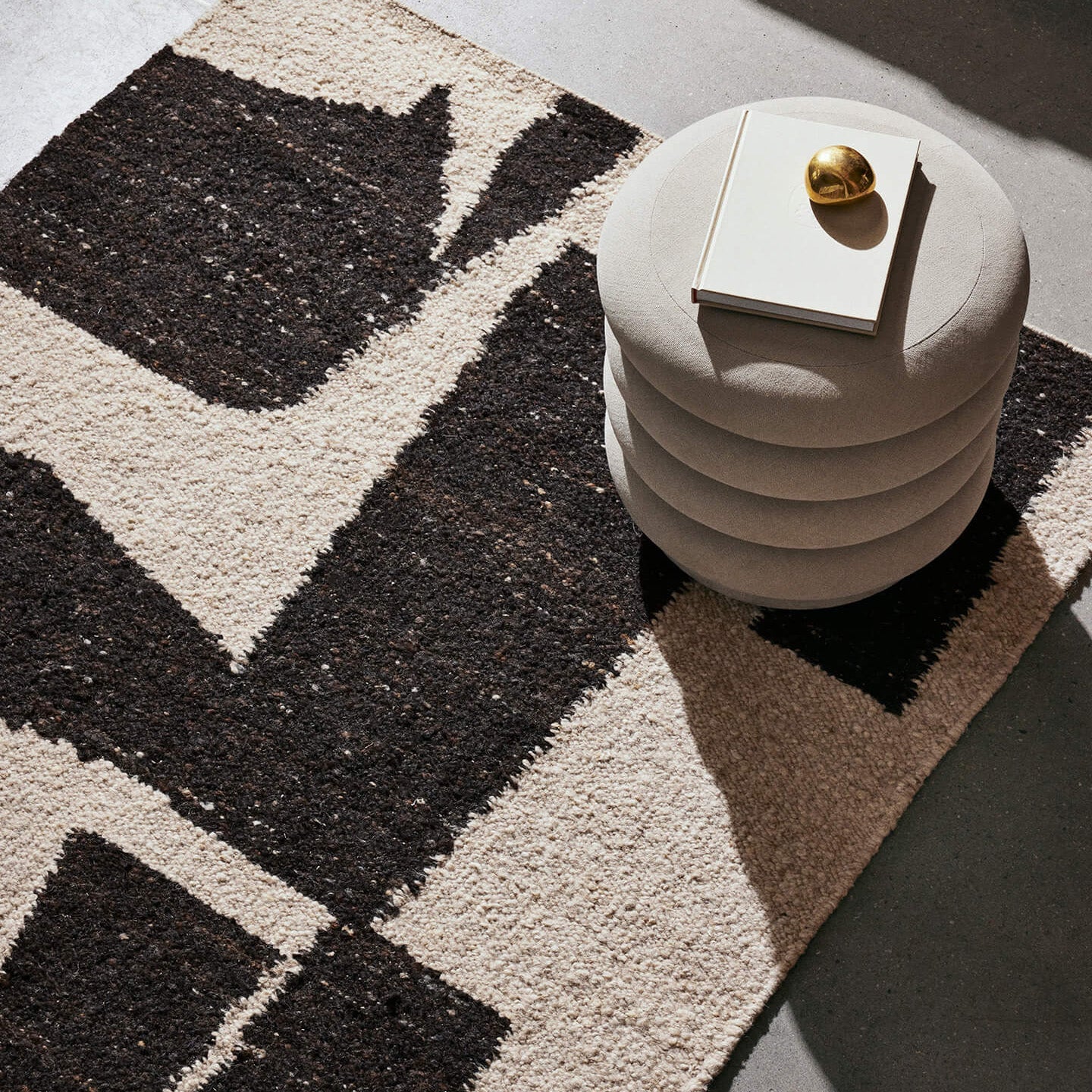 Piece Rug - Off-white/Coffee