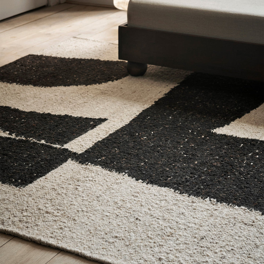 Piece Rug - Off-white/Coffee