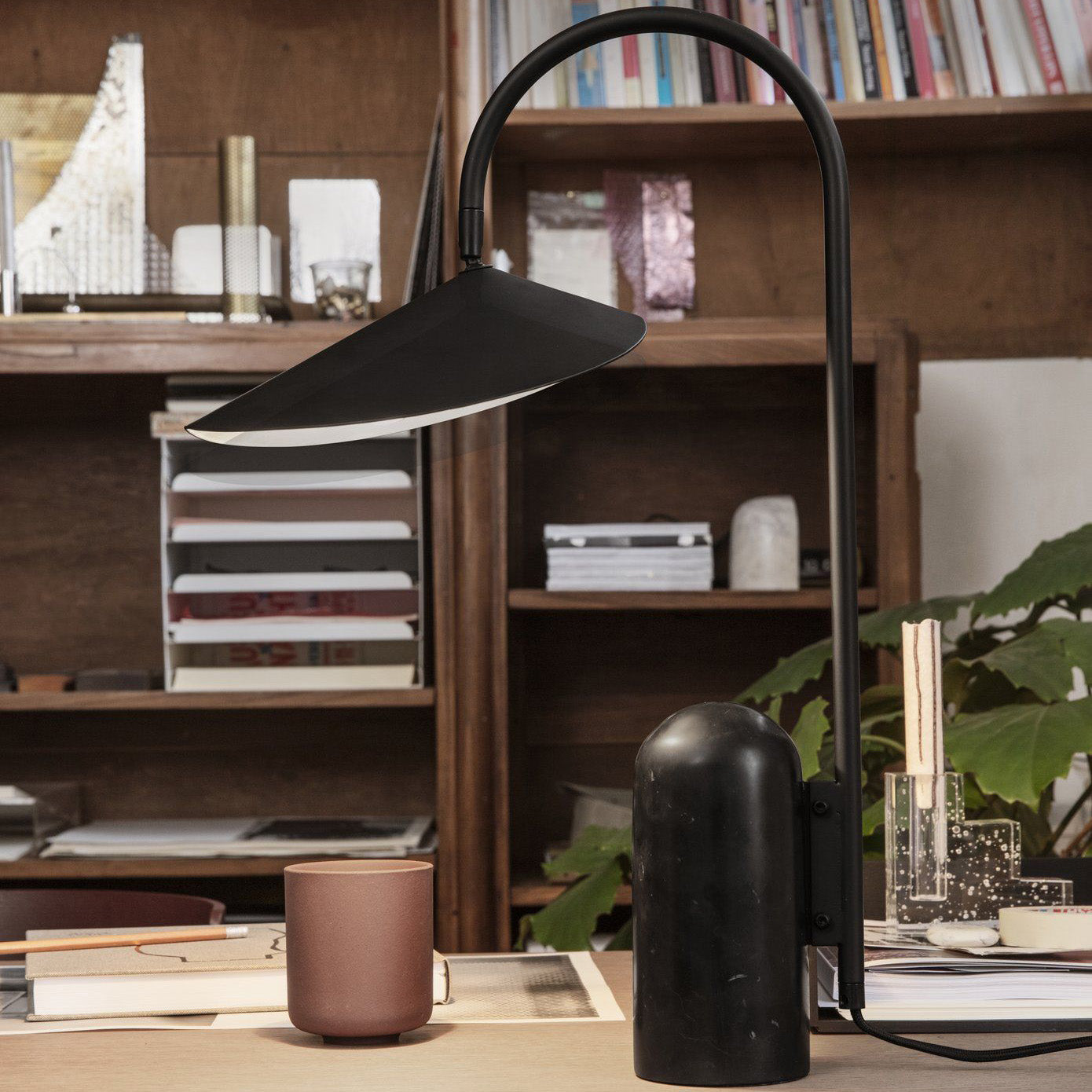 Arum Table Lamp - Black