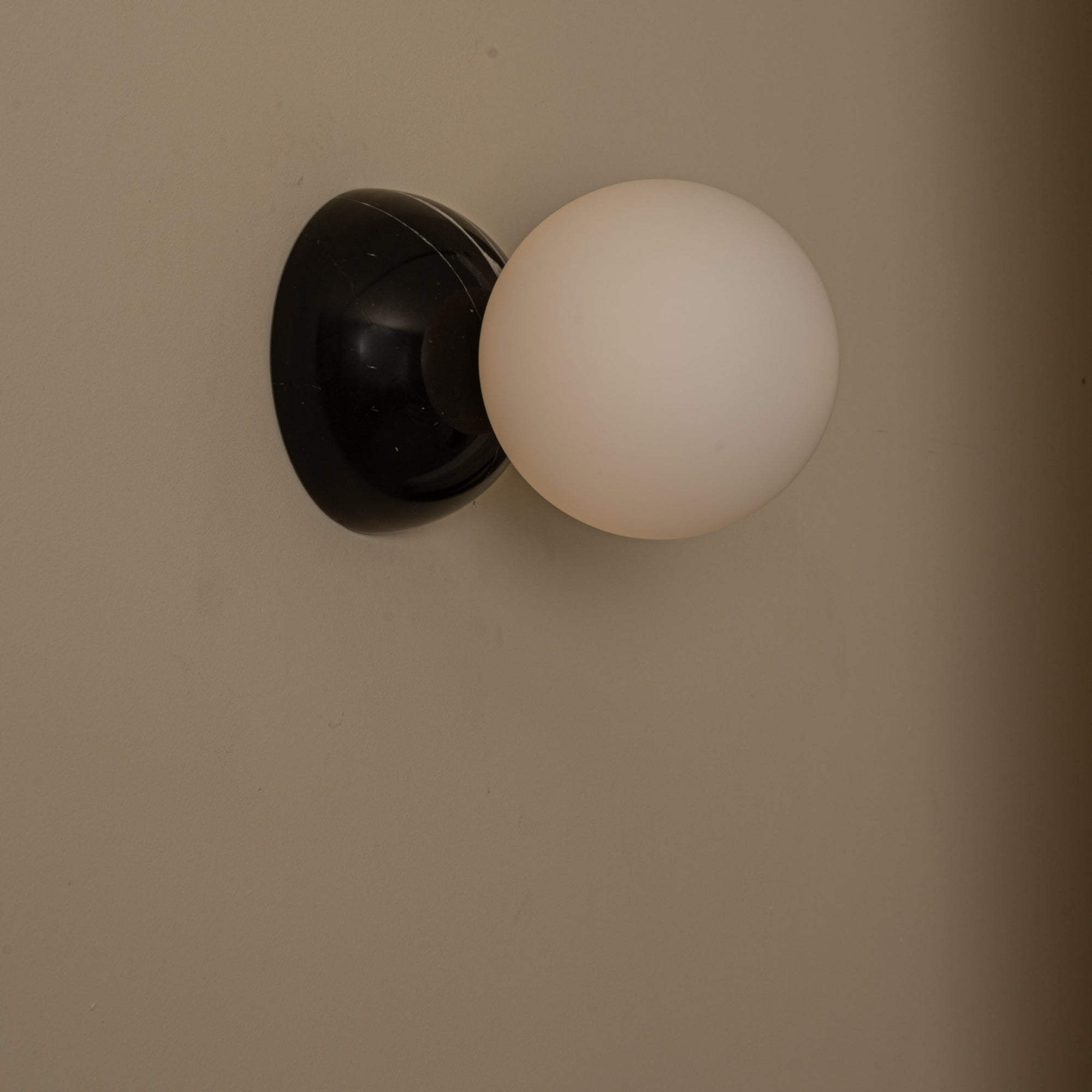 Eklipso Wall Light