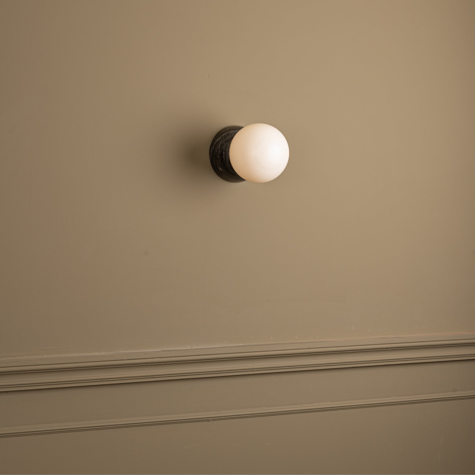 Eklipso Wall Light