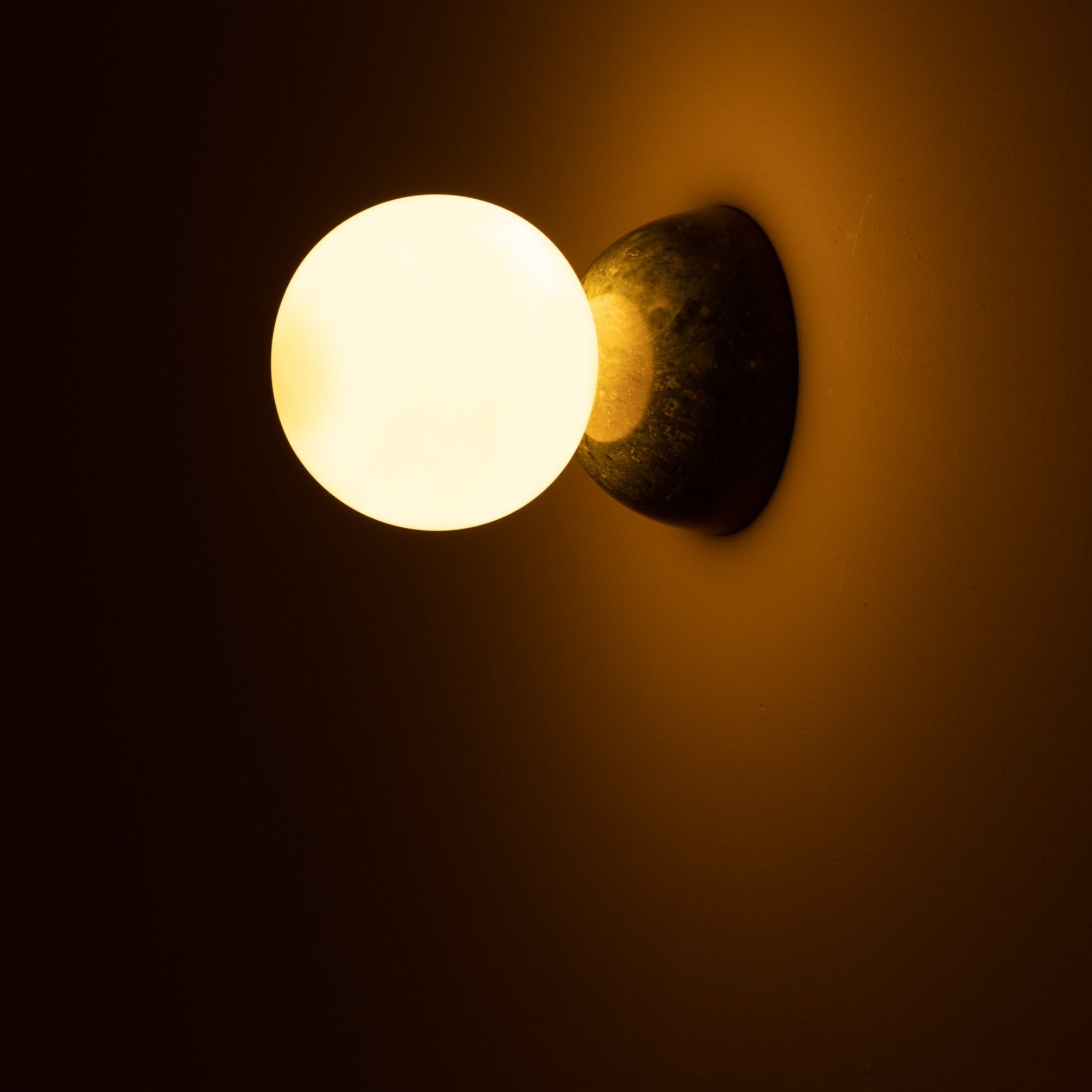 Eklipso Wall Light