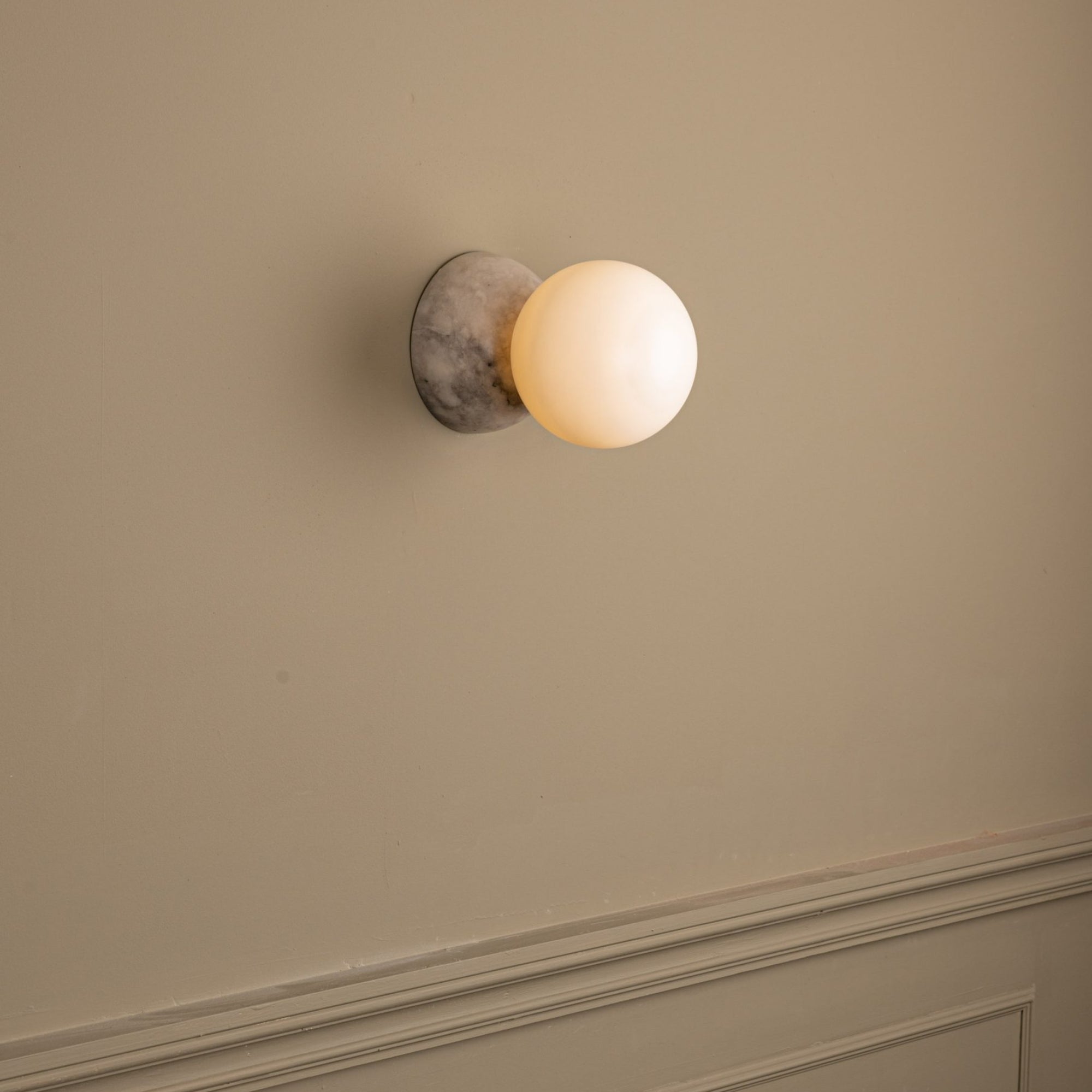Eklipso Wall Light