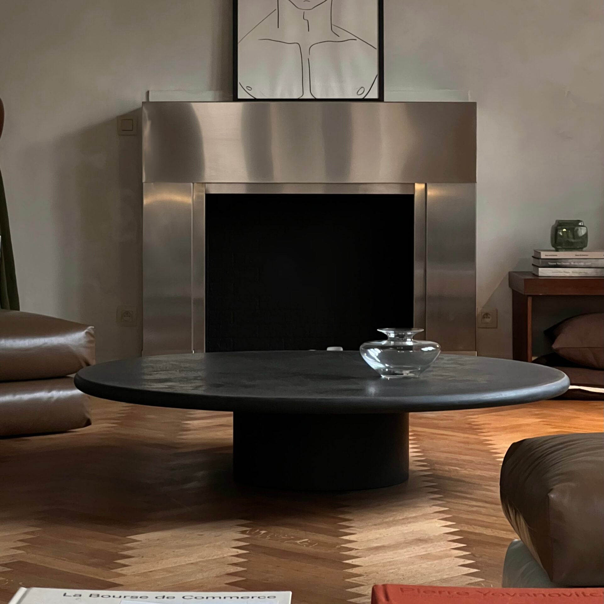 Arata Low - Black - 59" Dia x 15.5" H (150 cm x 39 cm)