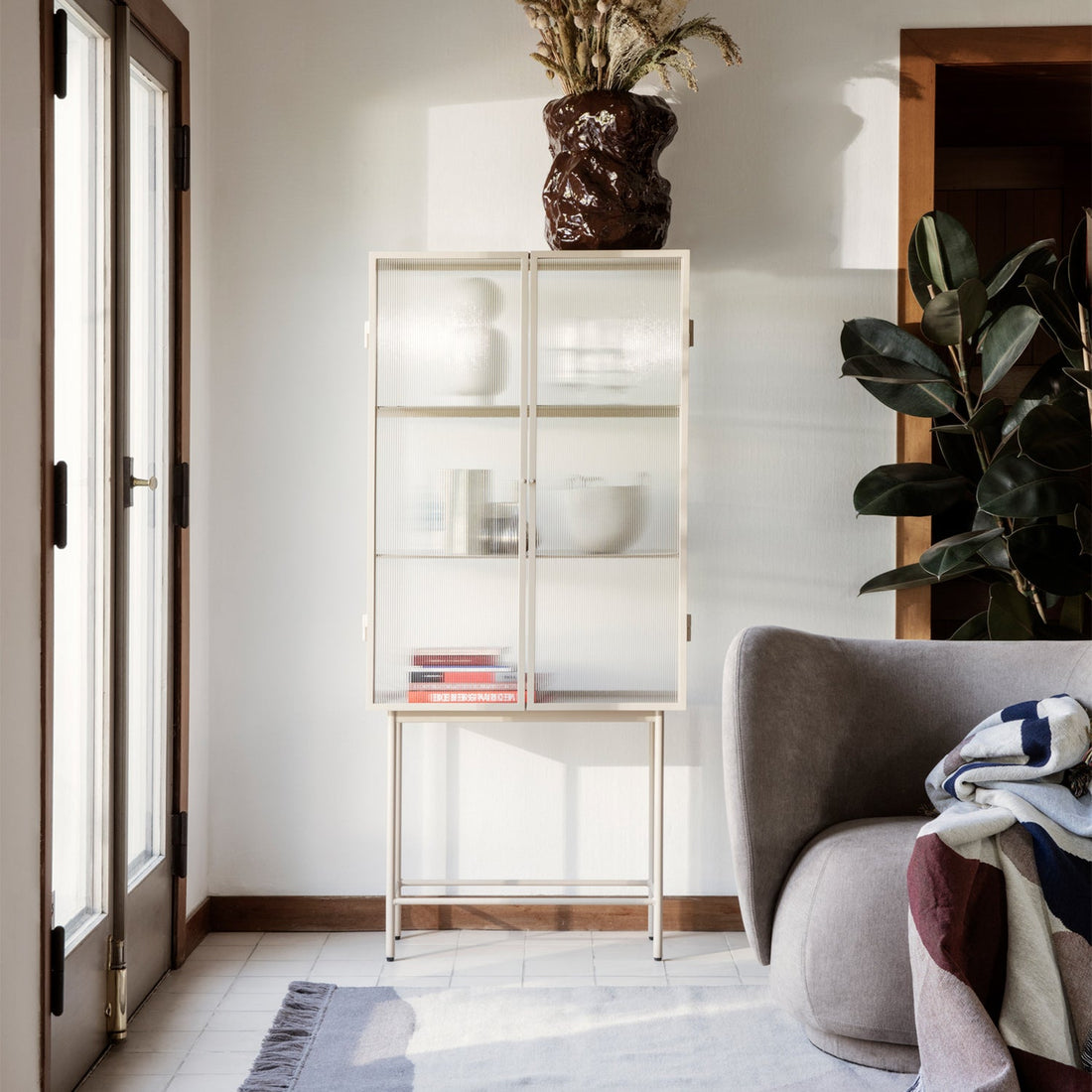 Haze Vitrine - Reeded glass - Cashmere