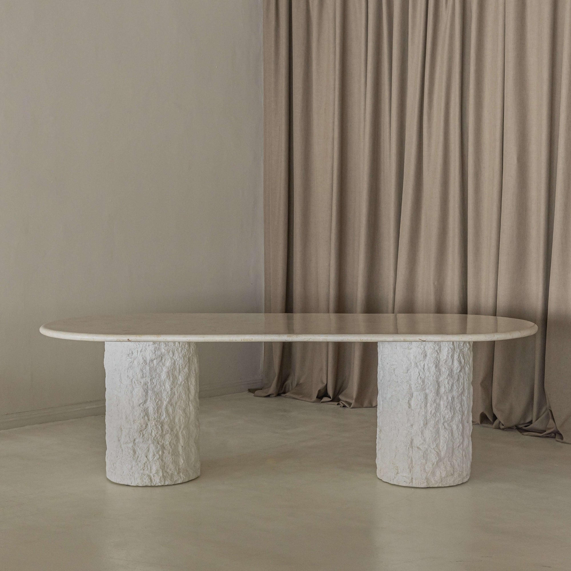 Isla Oval Dining Table