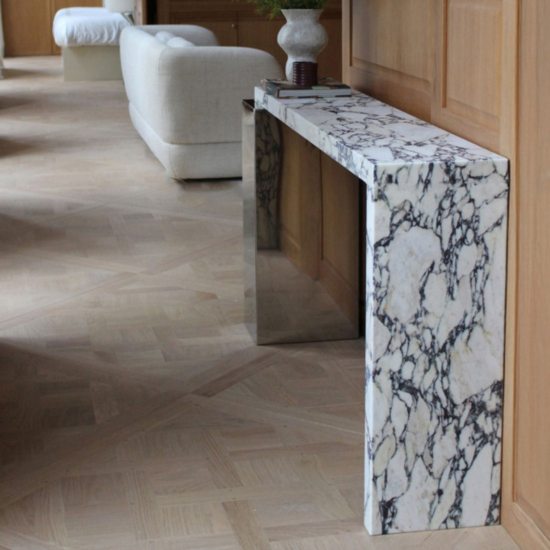 Jill Calacatta Viola & Inox Console