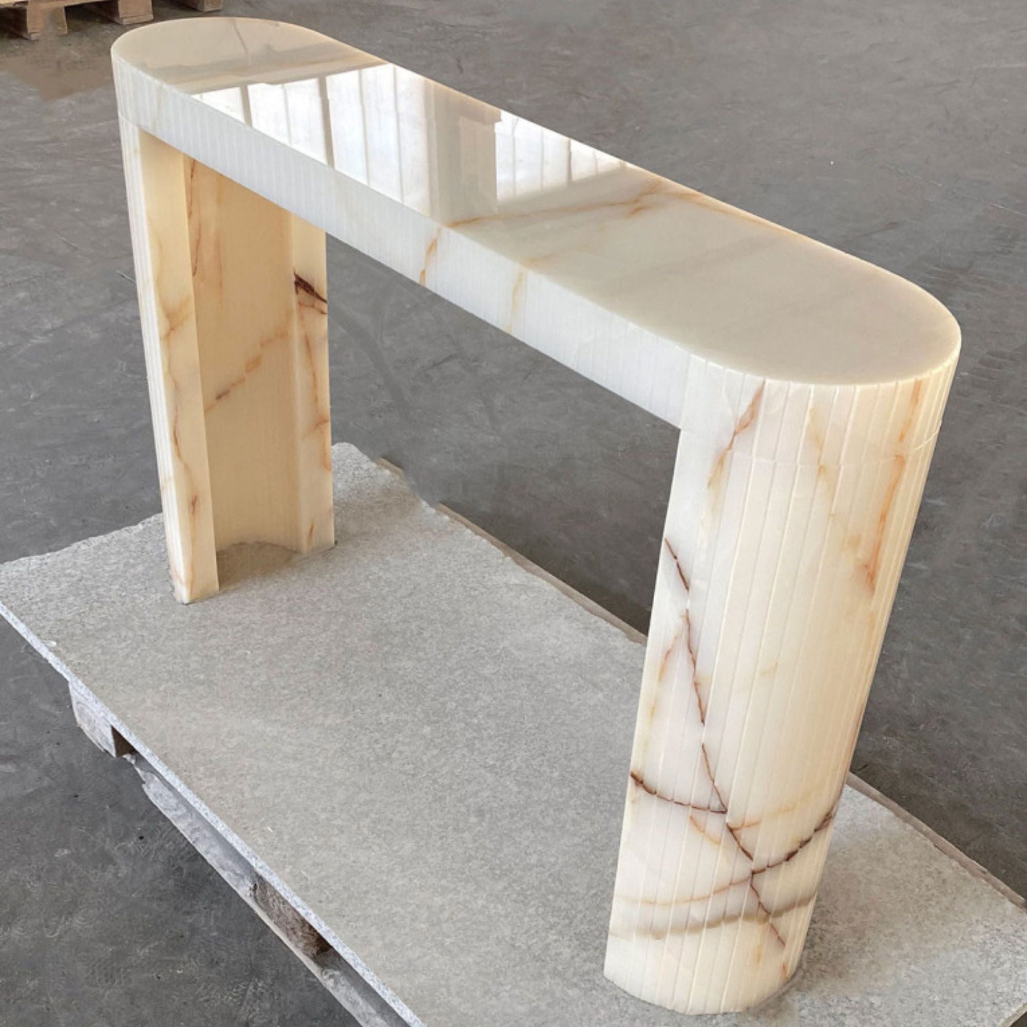 Luna Shell Onyx Console