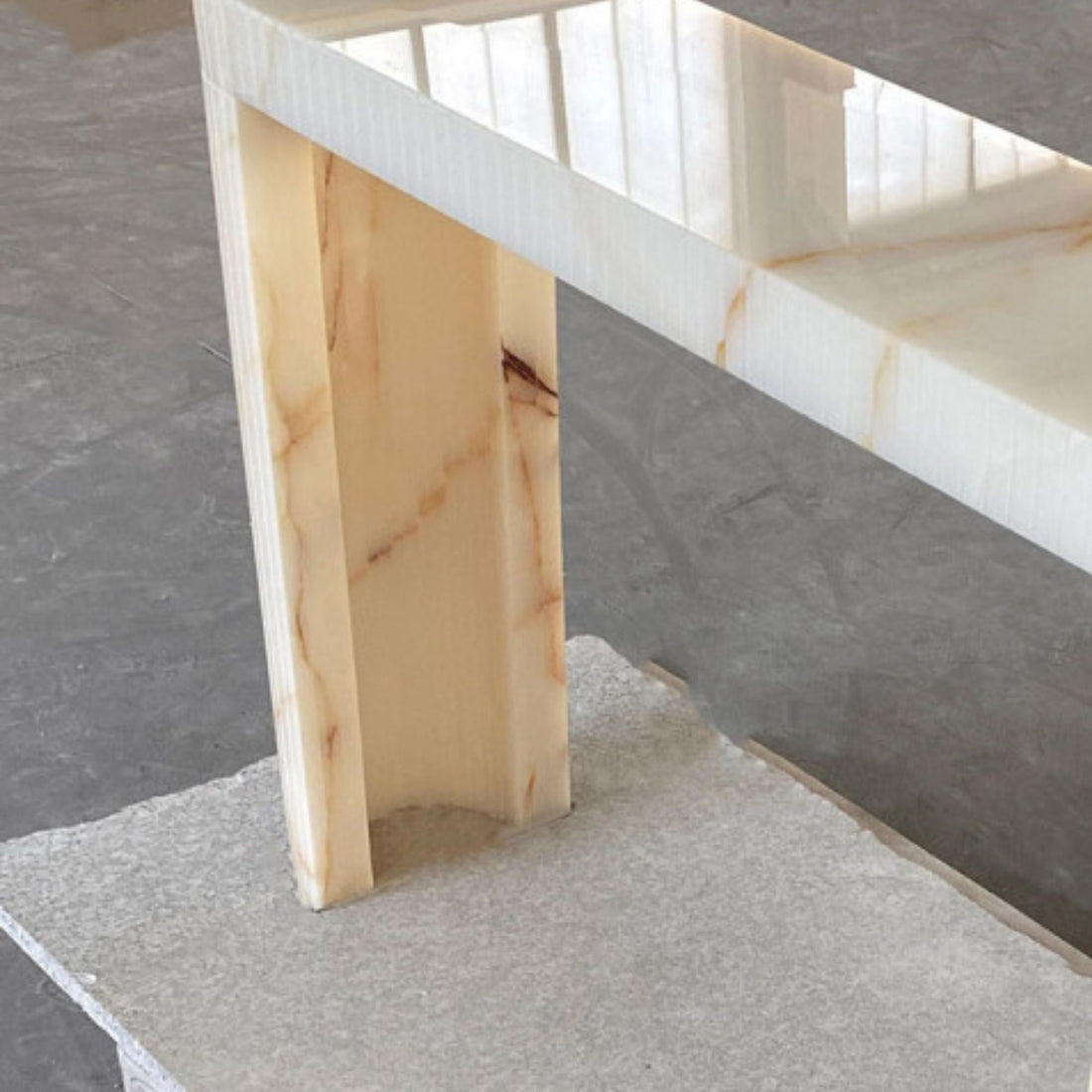 Luna Shell Onyx Console