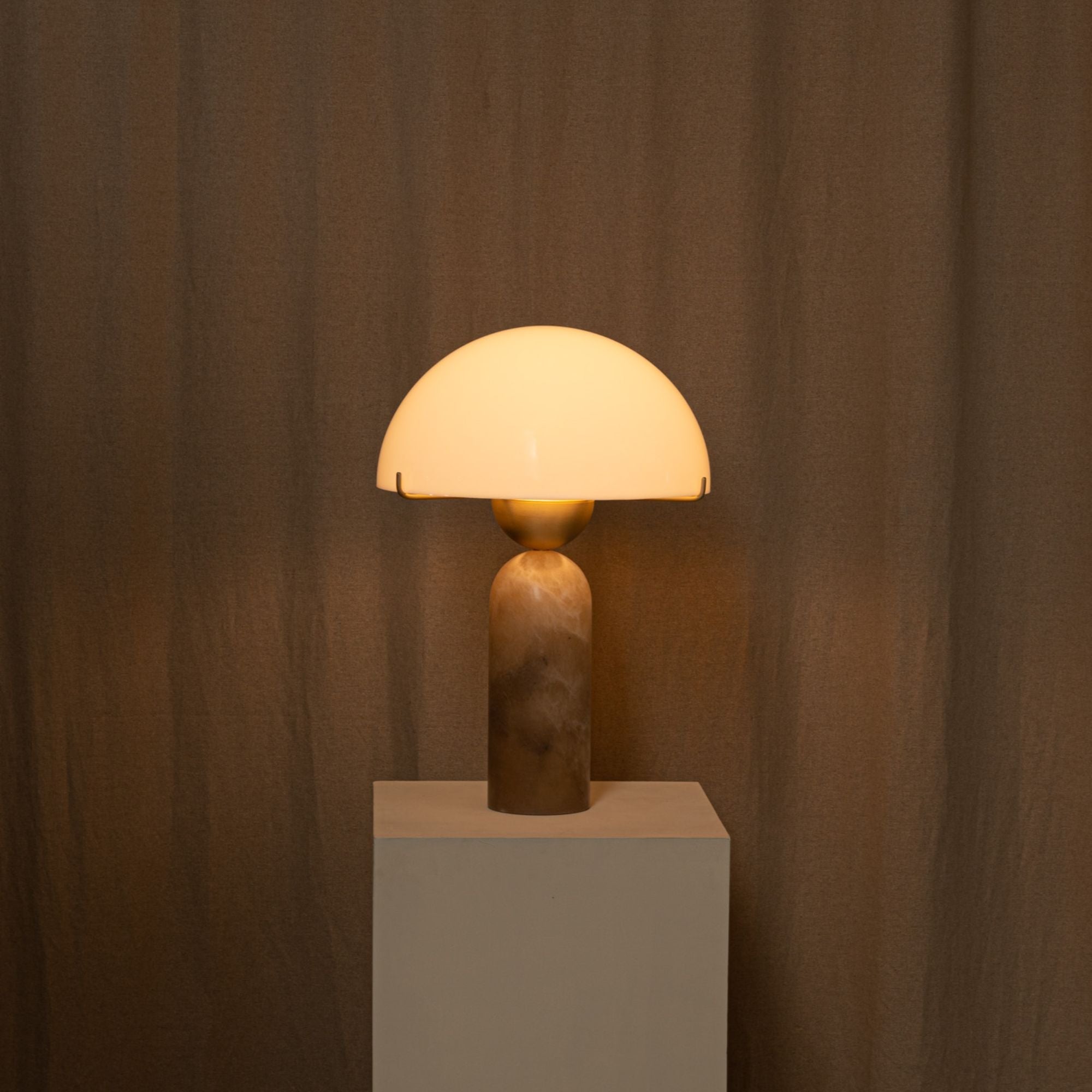 Peono Alabaster Table Lamp