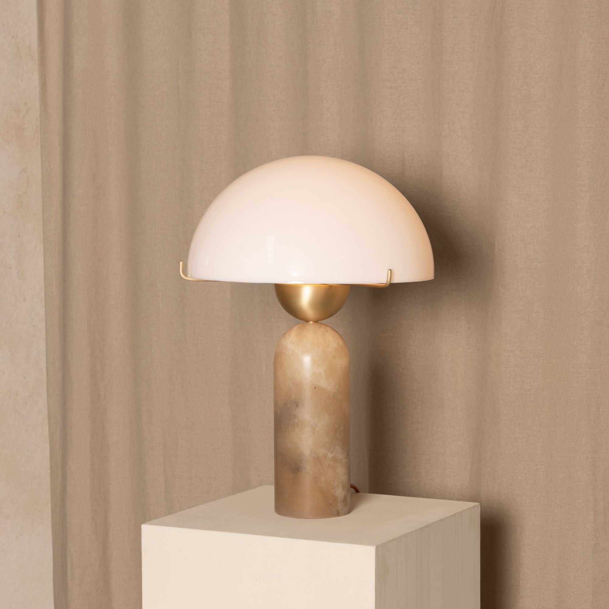 Peono Alabaster Table Lamp