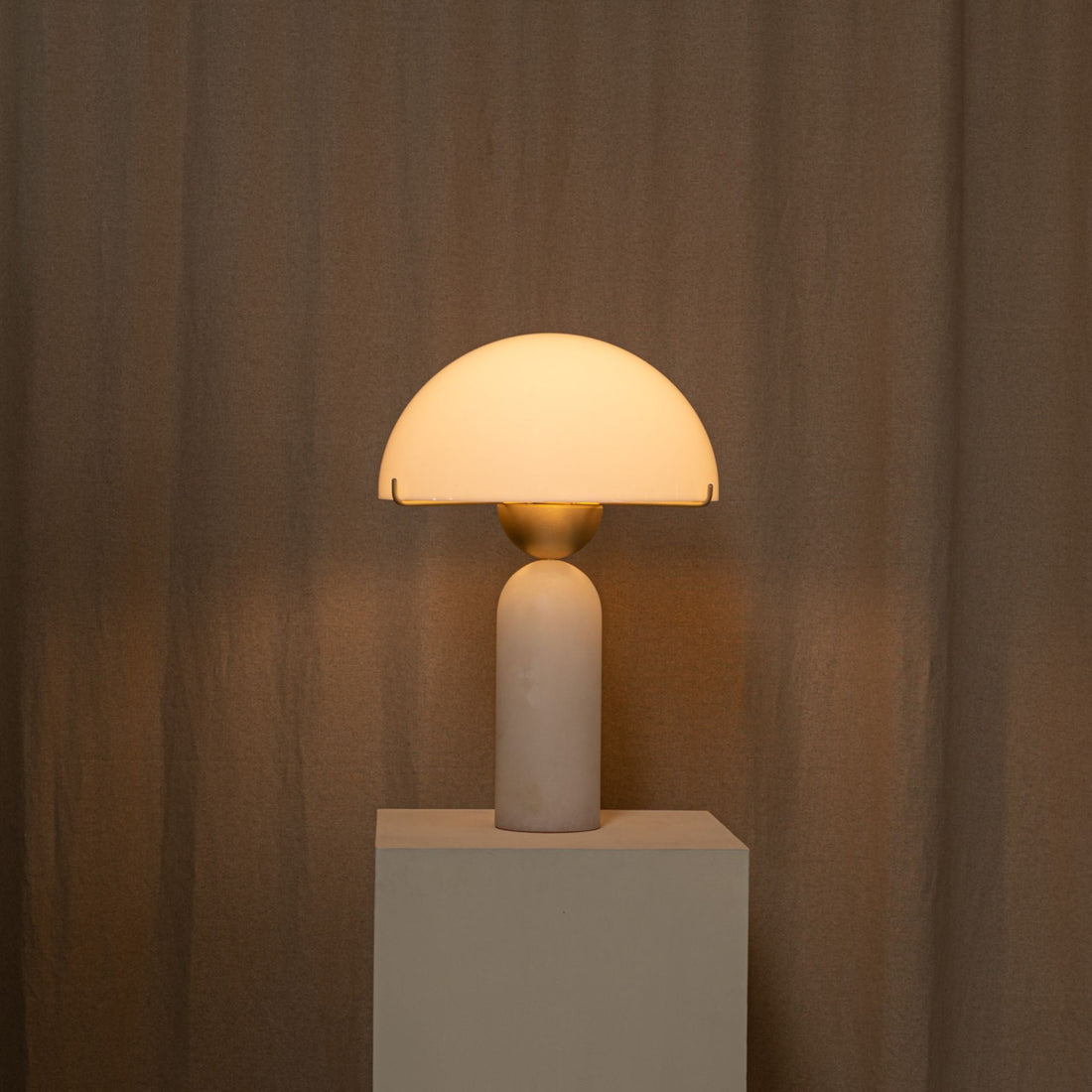 Peono Alabaster Table Lamp