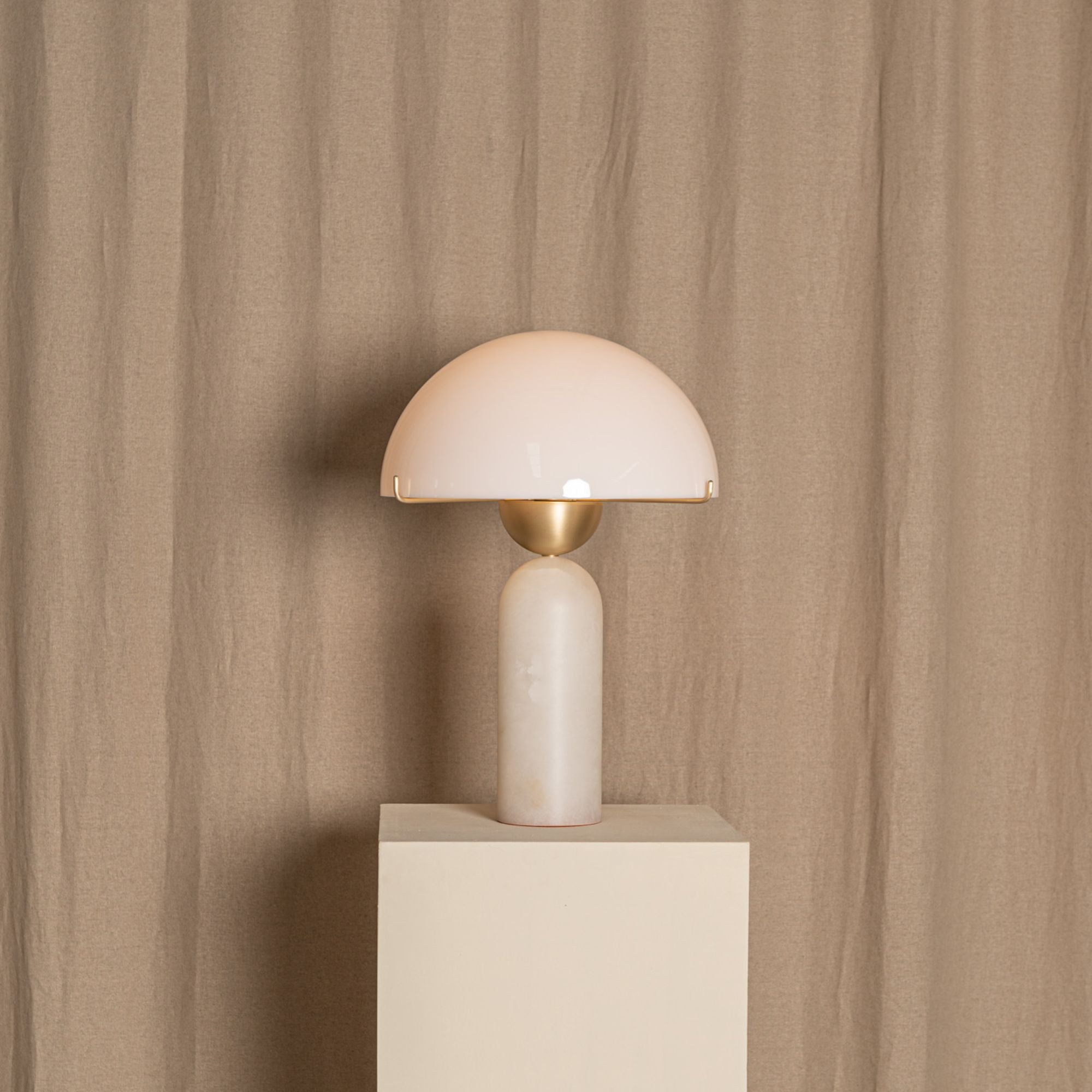 Peono Alabaster Table Lamp