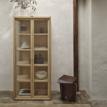 Reed Vitrine - Natural Oak