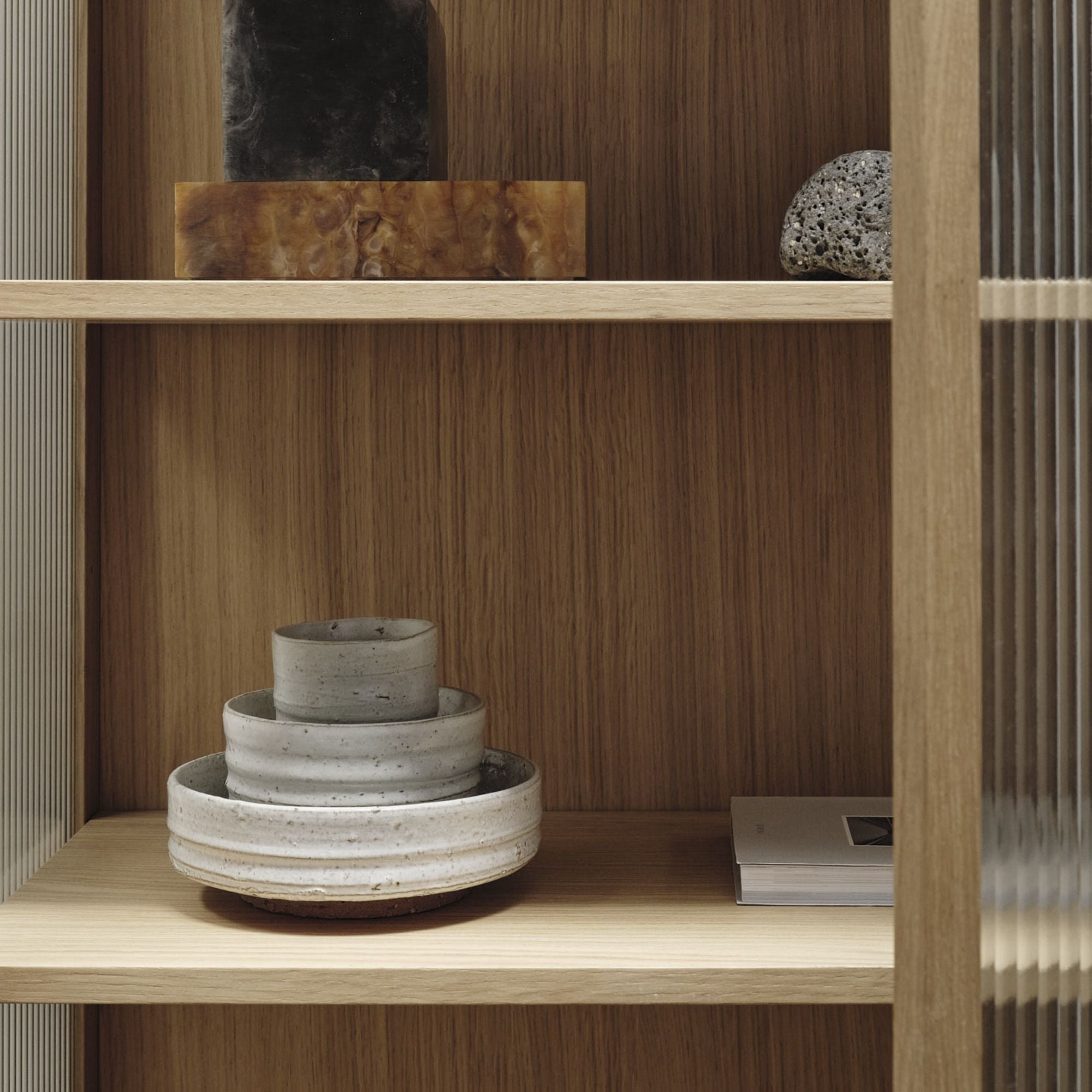 Reed Vitrine - Natural Oak
