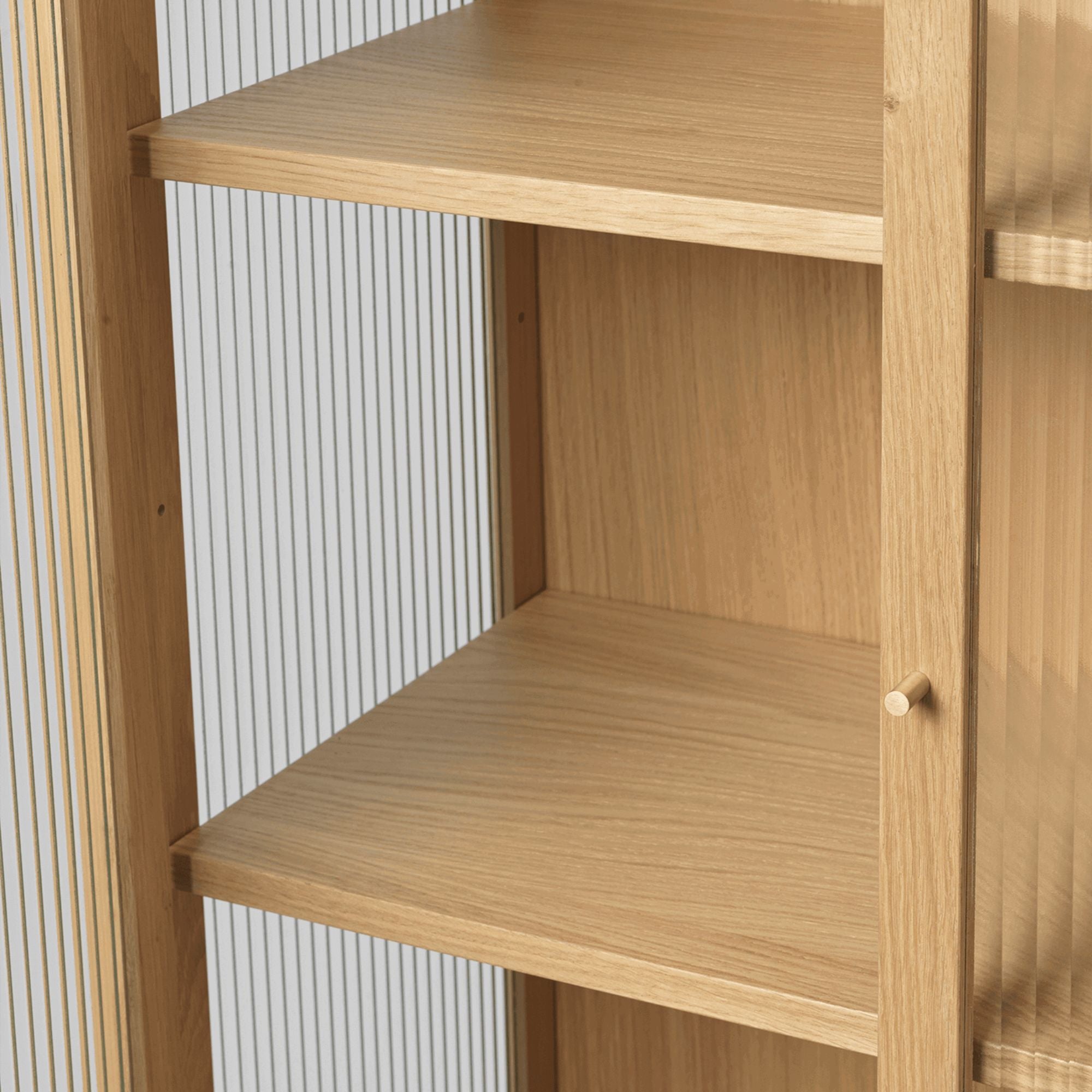 Reed Vitrine - Natural Oak