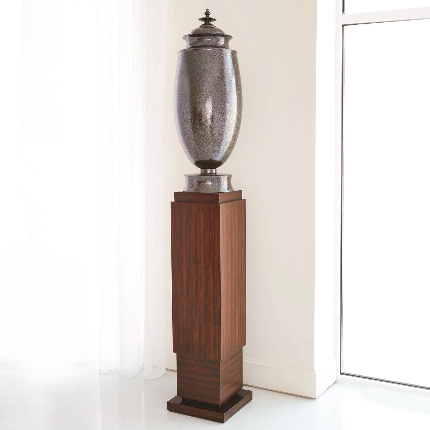 Single Skyscraper Pedestal