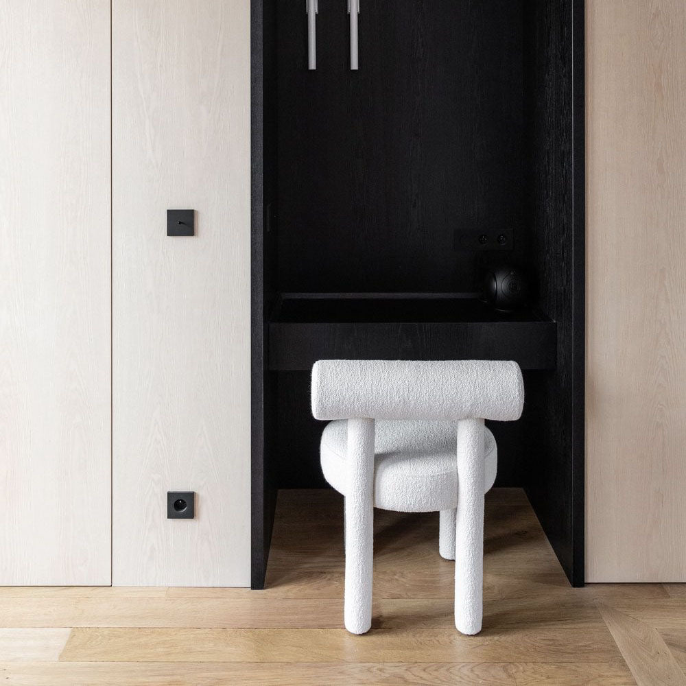 Gropius Chair CS1 - Sera Rohi Chutney - Floor Model - Grade A