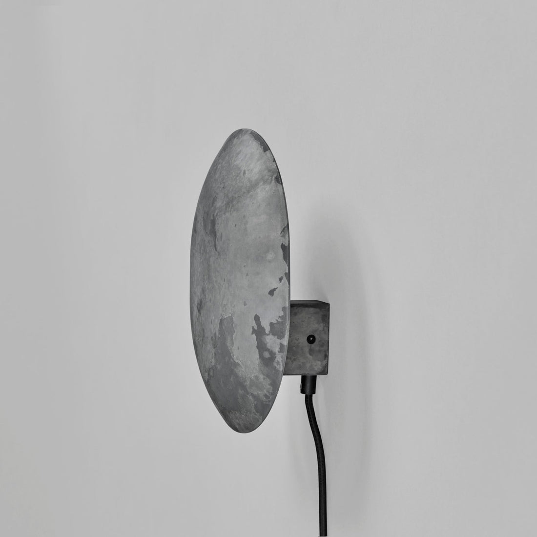 Clam Wall Lamp - Open Box