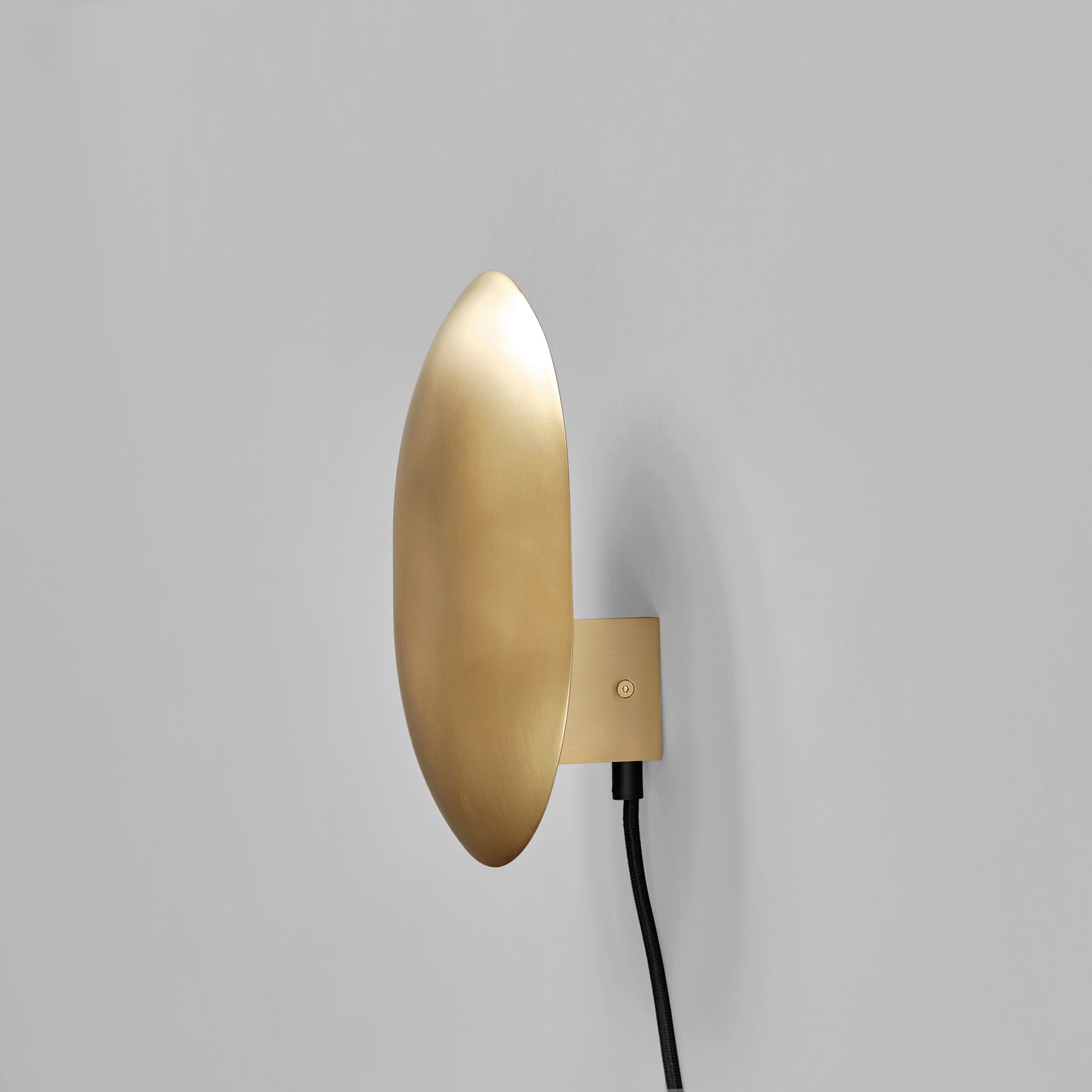 Clam Wall Lamp - Open Box
